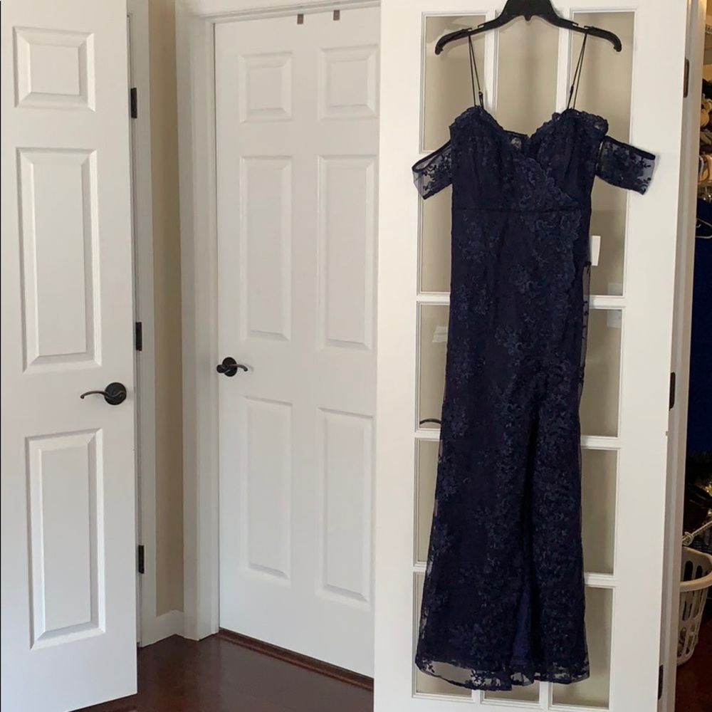 Navy blue, sexy dress!